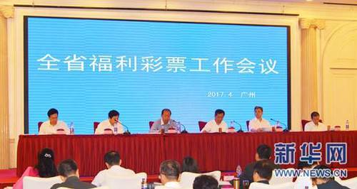 在这里已经没有了她依附的对象，可以说她的世界已经坍塌，所以她选择离开，或许在南方的某个地方她会找到另外的依附者。