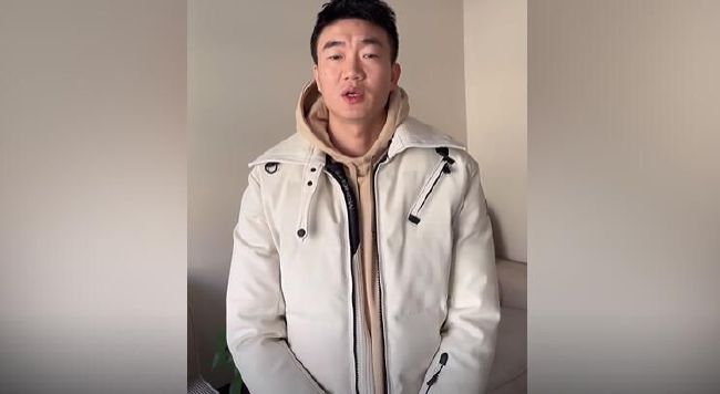 在欧联杯中，拿到小组头名至关重要，因为这意味着直接晋级16强，而不需要在2月份与从欧冠中掉下来的球队进行一场淘汰赛。